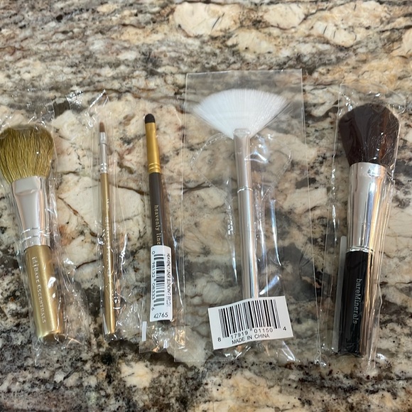 NWT 5 Piece Luxury Brush Bundle - Picture 2 of 5